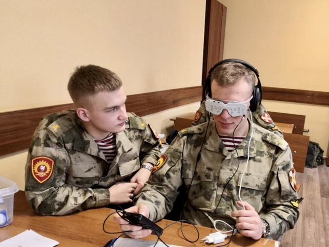 Будущие политработники применяют специальное психологическое оборудование