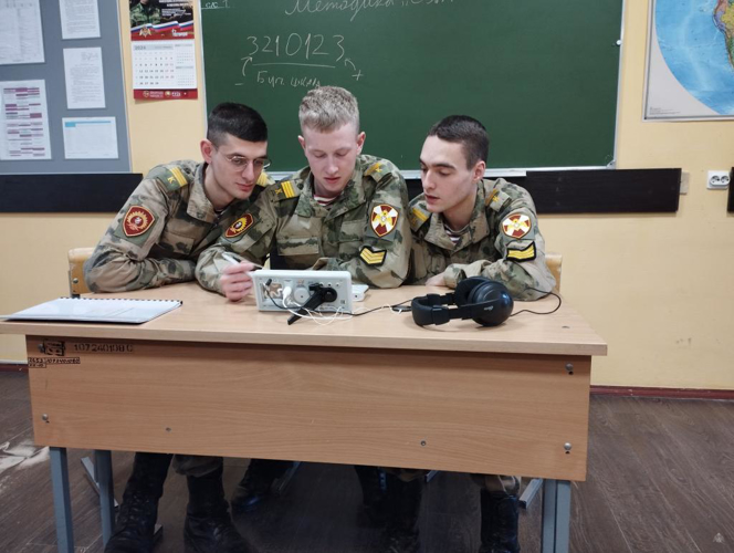 Будущие психологи оттачивают мастерство в применении специального психологического оборудования