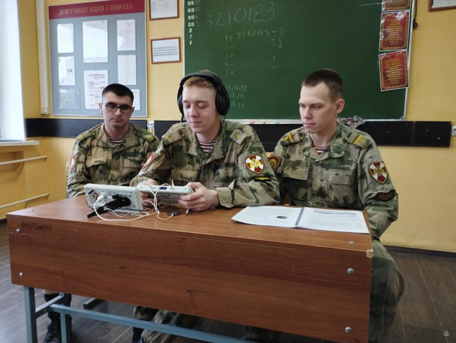 Будущие психологи оттачивают мастерство в применении специального психологического оборудования