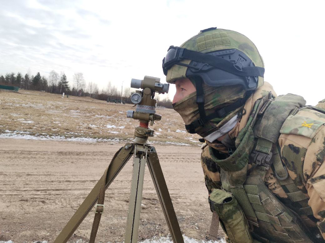 Курсанты выпускного курса Санкт-Петербургского военного ордена Жукова института войск национальной гвардии Российской Федерации в ходе практических занятий по артиллерии обучаются боевой работе на артиллерийском вооружении