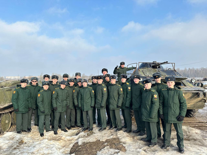 «Выходной на броне» курсанты военного института посетили реконструкцию «танки сквозь огонь» в Красном Селе 