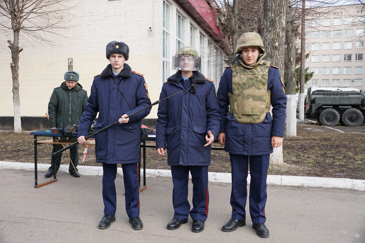 Кадеты - шолоховцы посетили военный институт