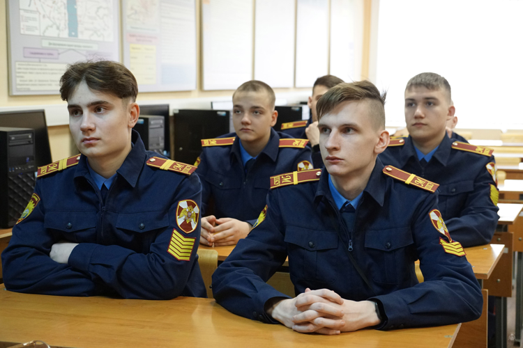 Кадеты - шолоховцы посетили военный институт