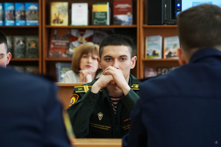 Кадеты - шолоховцы посетили военный институт