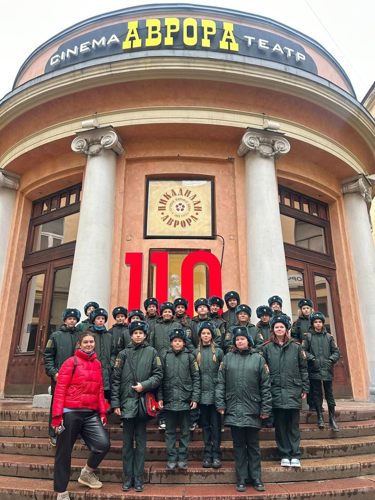 ЮНЫЕ РОСГВАРДЕЙЦЫ НА КИНОПРЕМЬЕРЕ