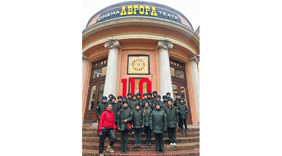 ЮНЫЕ РОСГВАРДЕЙЦЫ НА КИНОПРЕМЬЕРЕ
