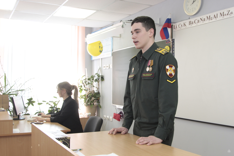 Курсанты военного института провели «Урок Мужества» в 382 школе Красносельского района Санкт-Петербурга