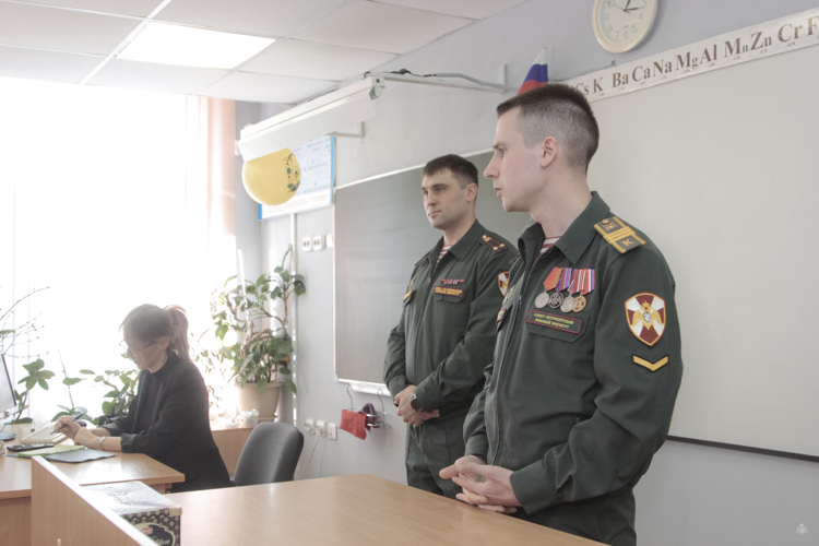 Курсанты военного института провели «Урок Мужества» в 382 школе Красносельского района Санкт-Петербурга
