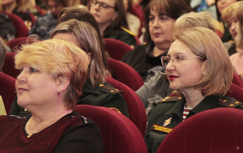 «Я ХОТЕЛ БЫ ПОДАРИТЬ ТЕБЕ ПЕСНЮ…» НА СЦЕНЕ КЛУБА ВОЕННОГО ИНСТИТУТА НАРОДНЫЙ АРТИСТ РОССИИ АЛЕКСАНДР РОЗЕНБАУМ!