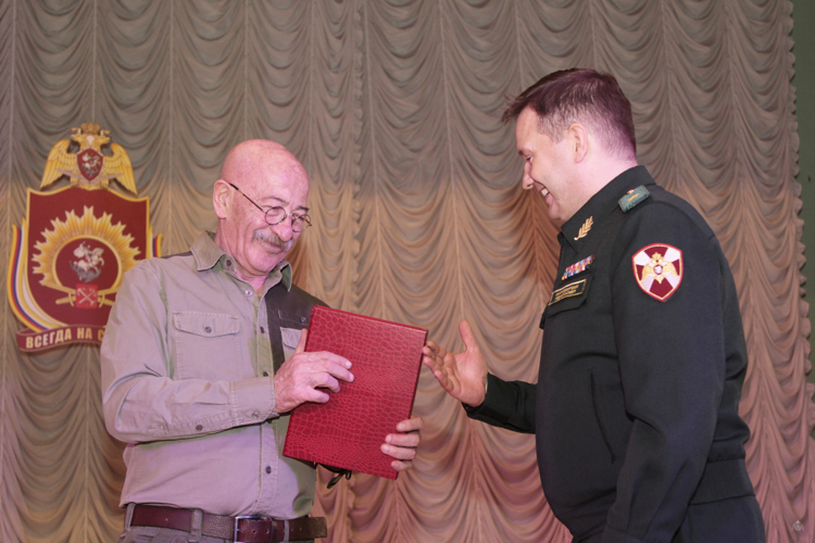 «Я ХОТЕЛ БЫ ПОДАРИТЬ ТЕБЕ ПЕСНЮ…» НА СЦЕНЕ КЛУБА ВОЕННОГО ИНСТИТУТА НАРОДНЫЙ АРТИСТ РОССИИ АЛЕКСАНДР РОЗЕНБАУМ!