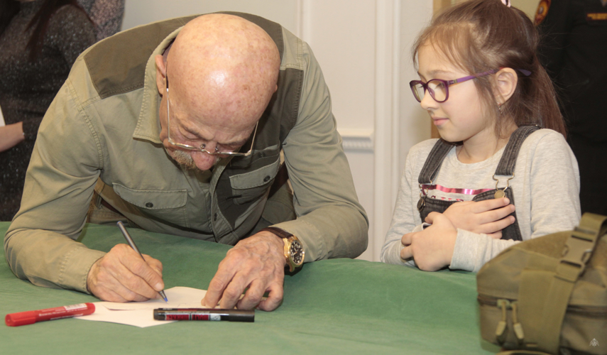 «Я ХОТЕЛ БЫ ПОДАРИТЬ ТЕБЕ ПЕСНЮ…» НА СЦЕНЕ КЛУБА ВОЕННОГО ИНСТИТУТА НАРОДНЫЙ АРТИСТ РОССИИ АЛЕКСАНДР РОЗЕНБАУМ!