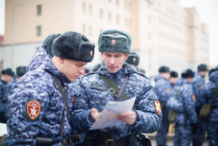 В первый день выборов Президента России курсанты военного института приступили к охране общественного порядка