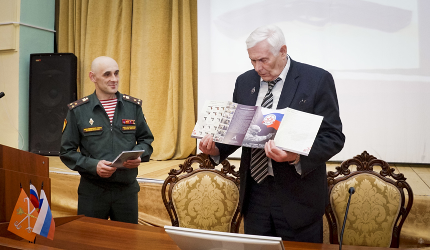 В военном институте состоялась встреча с легендарными конструкторами стрелкового оружия  Владимиром Ярыгиным и Дмитрием Лебедевым 