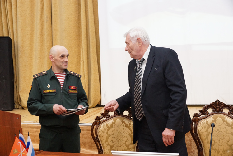 В военном институте состоялась встреча с легендарными конструкторами стрелкового оружия  Владимиром Ярыгиным и Дмитрием Лебедевым 
