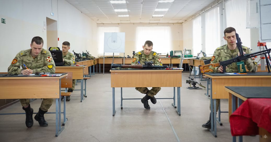 Курсанты выпускного курса факультетов (командного) и (военно-политической работы) приступили к сдаче итогового экзамена по огневой подготовке