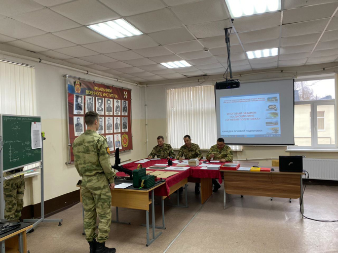 Курсанты выпускного курса факультетов (командного) и (военно-политической работы) приступили к сдаче итогового экзамена по огневой подготовке