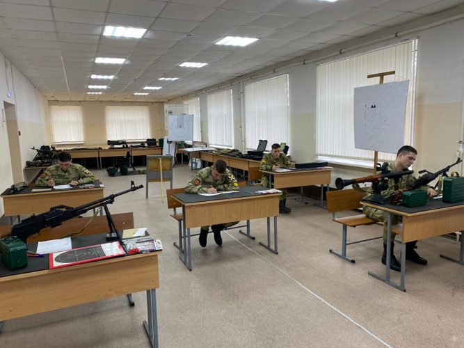 Курсанты выпускного курса факультетов (командного) и (военно-политической работы) приступили к сдаче итогового экзамена по огневой подготовке