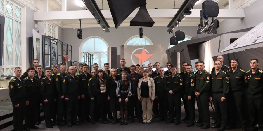Курсанты военного института посетили презентацию книги В.Ардашева «В едином строю защитников Ленинграда»