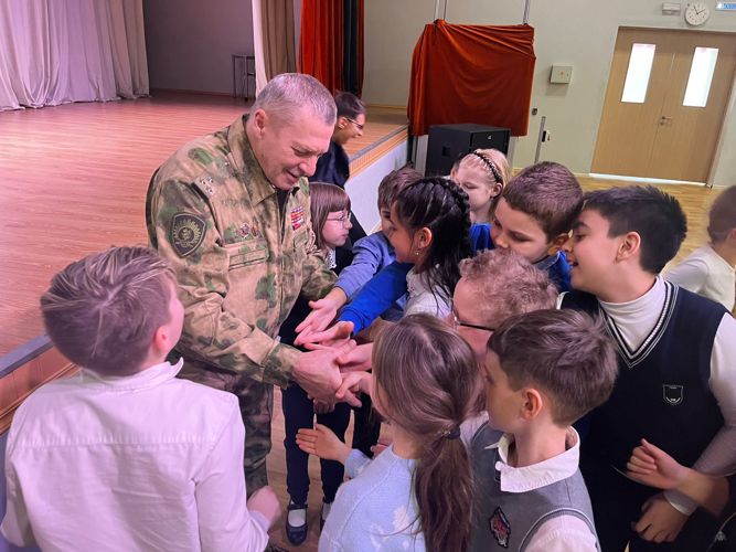 Военный институт продолжает проводить «Уроки Мужества» в школах Санкт-Петербурга