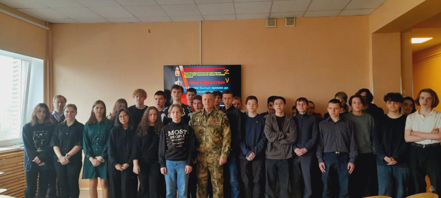Военный институт продолжает проводить «Уроки Мужества» в школах Санкт-Петербурга