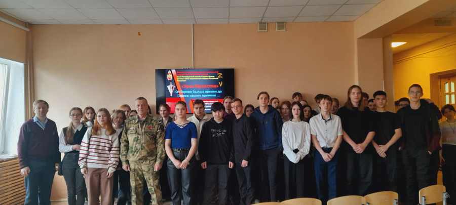 Военный институт продолжает проводить «Уроки Мужества» в школах Санкт-Петербурга