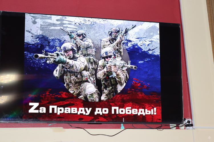«Za Правду до Победы!» военный институт посетил театр Росгвардии