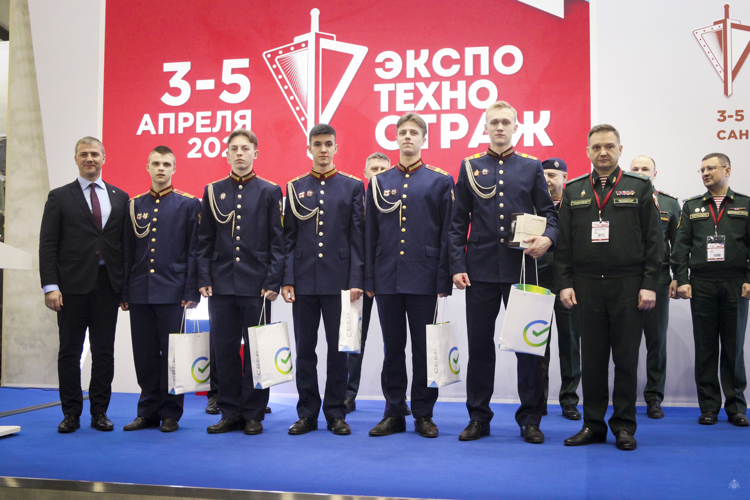В рамках Молодёжного дня на площадке  «ЭкспоТехноСтраж» прошёл крайний в этом году день работы экспозиции, а также были подведены итоги конкурса социальных проектов для кадетских организаций