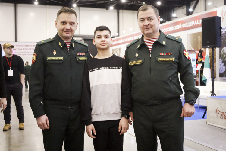 В рамках Молодёжного дня на площадке  «ЭкспоТехноСтраж» прошёл крайний в этом году день работы экспозиции, а также были подведены итоги конкурса социальных проектов для кадетских организаций
