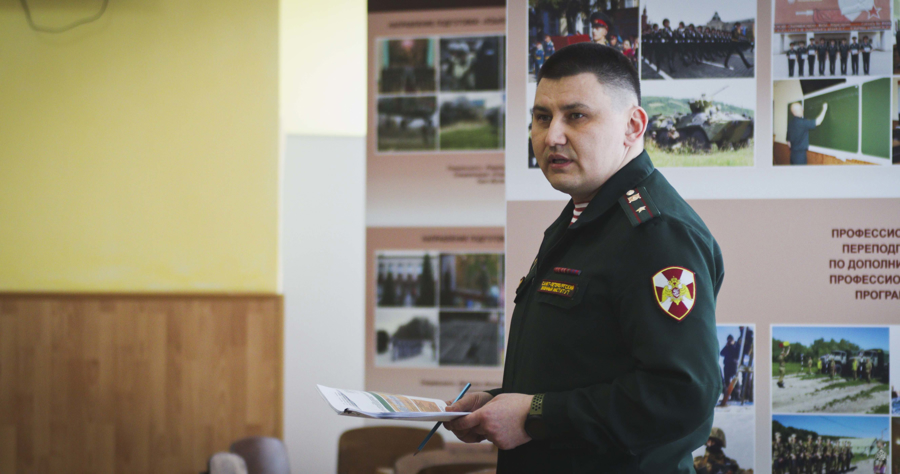 На базе военного института стартовали сборы по основам военной службы со старшими классами школ Московского района Санкт-Петербурга