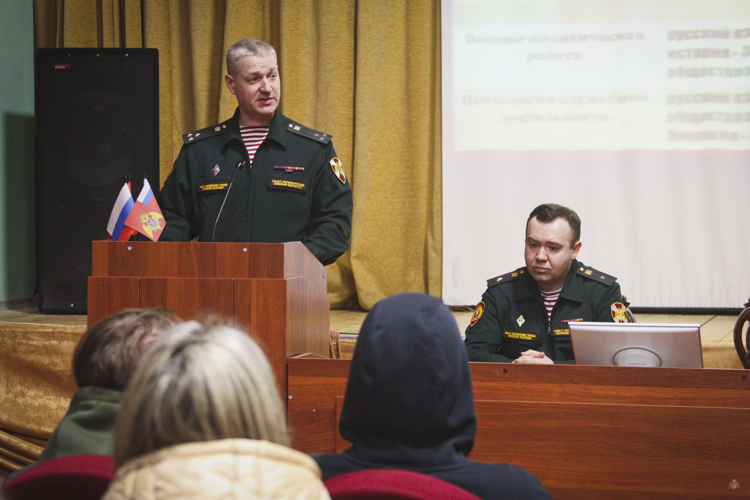 На базе военного института стартовали сборы по основам военной службы со старшими классами школ Московского района Санкт-Петербурга