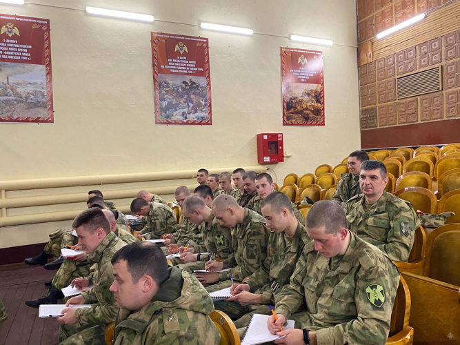 Кафедрой общей и прикладной психологии факультета (военно-политической работы) проведено занятие с военнослужащими воинской части по теме «Психологические основы взаимоотношений между военнослужащими»