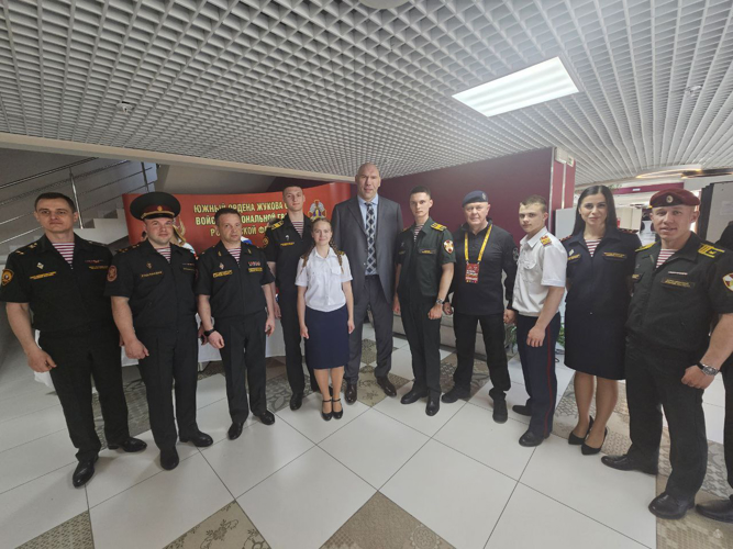 Николай Валуев посетил нашу агитационную зону в рамках проведения чемпионата Росгвардии по боксу, посвященного 79-й годовщине Победы в Великой Отечественной войне