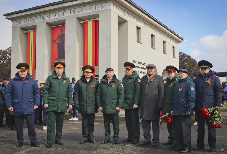 Военный институт принял участие в торжественно-траурной церемонии на Пискарёвском мемориальном кладбище