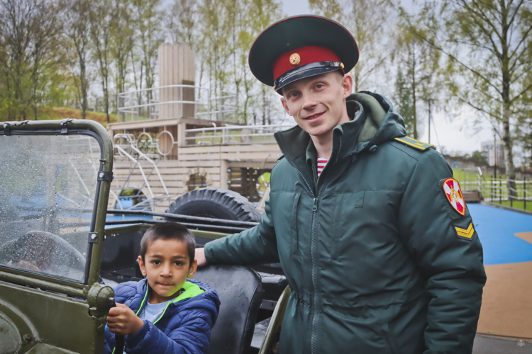 Курсанты военного института приняли участие в патриотическом фестивале "Весна Победы" во Всеволожске.