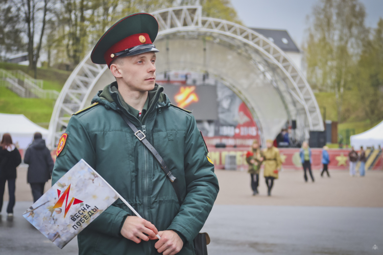 Курсанты военного института приняли участие в патриотическом фестивале "Весна Победы" во Всеволожске.