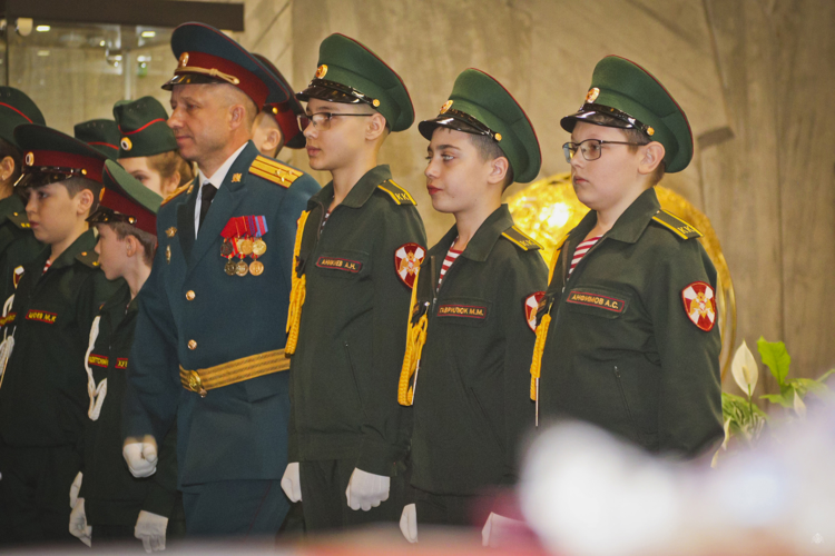 «ТОРЖЕСТВЕННОЕ ОБЕЩАНИЕ КАДЕТА» СОСТОЯЛОСЬ ПОД СВОДАМИ МОНУМЕНТА ГЕРОИЧЕСКИМ ЗАЩИТНИКАМ ЛЕНИНГРАДА