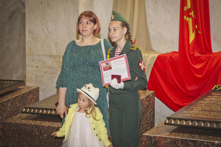 «ТОРЖЕСТВЕННОЕ ОБЕЩАНИЕ КАДЕТА» СОСТОЯЛОСЬ ПОД СВОДАМИ МОНУМЕНТА ГЕРОИЧЕСКИМ ЗАЩИТНИКАМ ЛЕНИНГРАДА
