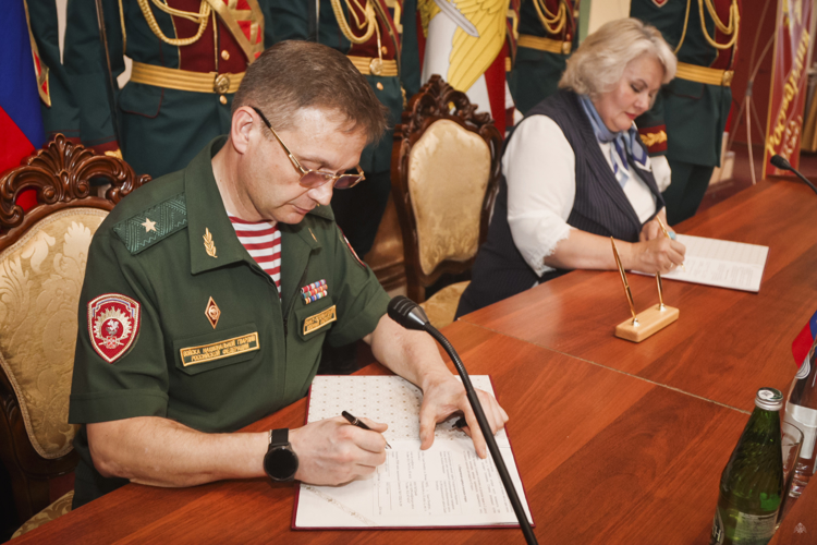 Между военным институтом и ГБОУ СОШ №290 в торжественной обстановке заключено Соглашение о сотрудничестве