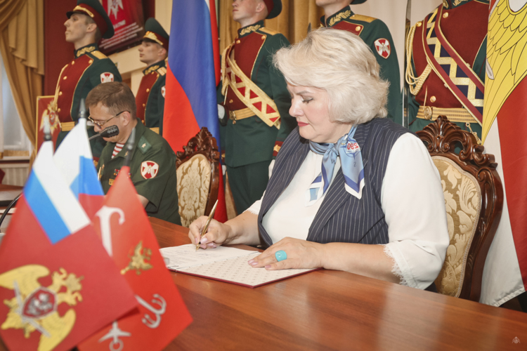 Между военным институтом и ГБОУ СОШ №290 в торжественной обстановке заключено Соглашение о сотрудничестве
