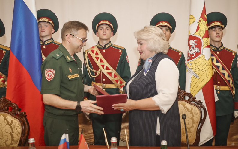 Между военным институтом и ГБОУ СОШ №290 в торжественной обстановке заключено Соглашение о сотрудничестве