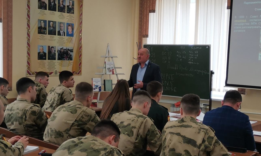Представители Парламентской Ассамблеи Организации договора о коллективной безопасности провели лекцию для курсантов военного института