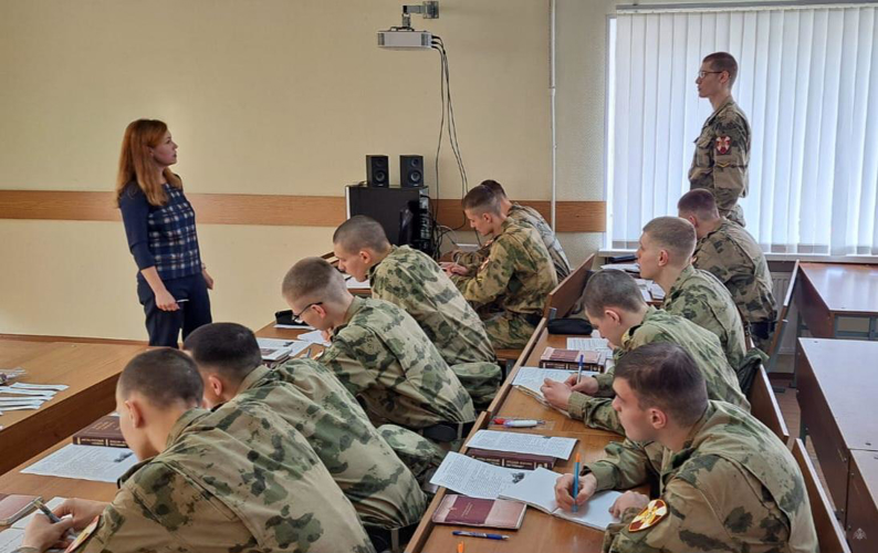 Владеть информацией о противнике — необходимое умение военнослужащего