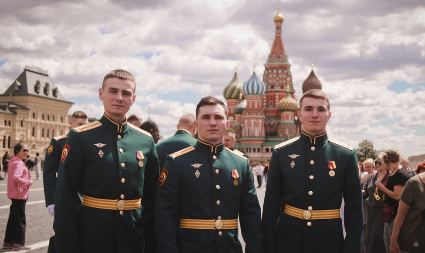 В Георгиевском зале Кремлёвского дворца Президент России встретился с лучшим выпускниками высших военных вузов
