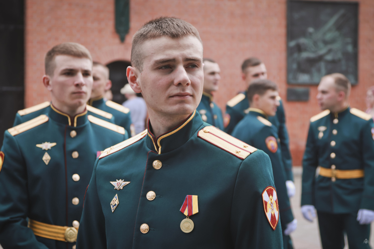 В Георгиевском зале Кремлёвского дворца Президент России встретился с лучшим выпускниками высших военных вузов