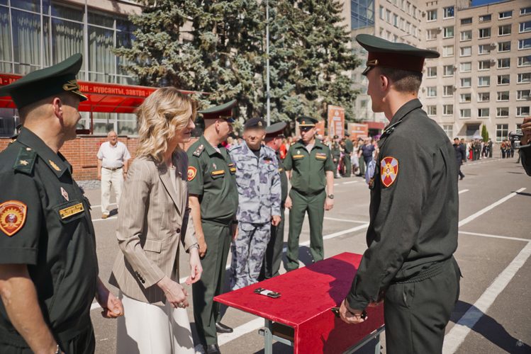 «Товарищи лейтенанты!» в Санкт-Петербургском институте Росгвардии состоялась торжественная церемония вручения погон выпускникам 2024 года