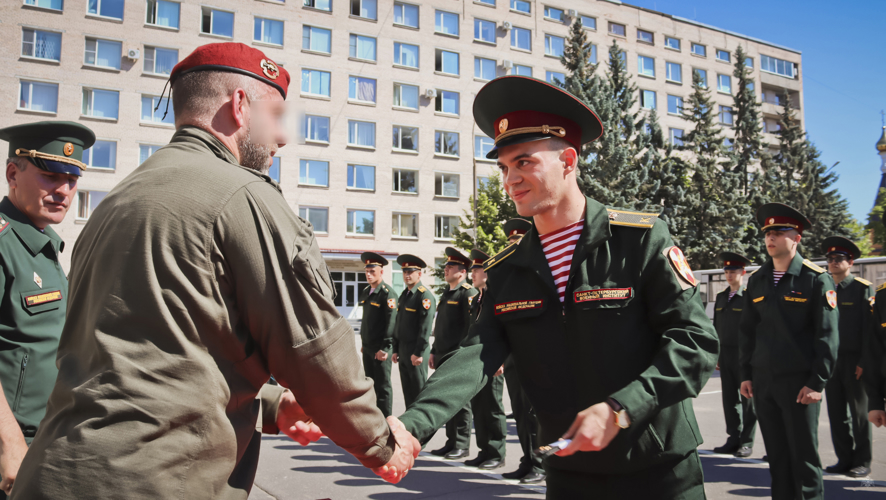 «Товарищи лейтенанты!» в Санкт-Петербургском институте Росгвардии состоялась торжественная церемония вручения погон выпускникам 2024 года