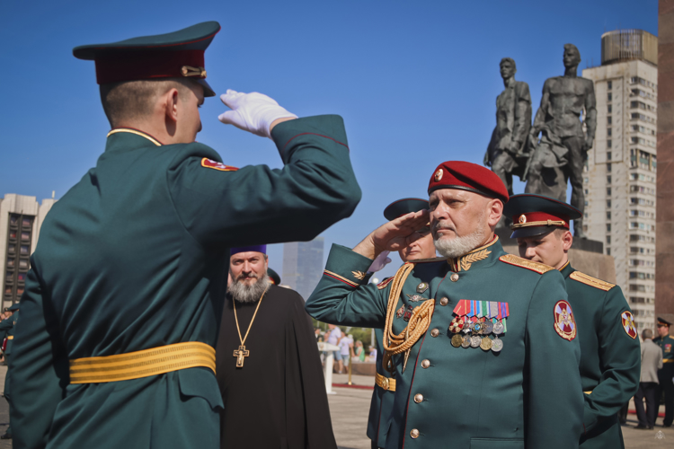 «В добрый путь, выпускники!» на площади Победы прошла торжественная церемония выпуска молодых офицеров Санкт-Петербургского военного института Росгвардии