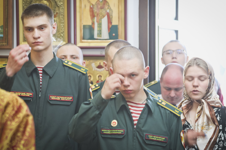 Военный институт принял участие в Божественной Литургии, а также почтил память Дмитрия Донского