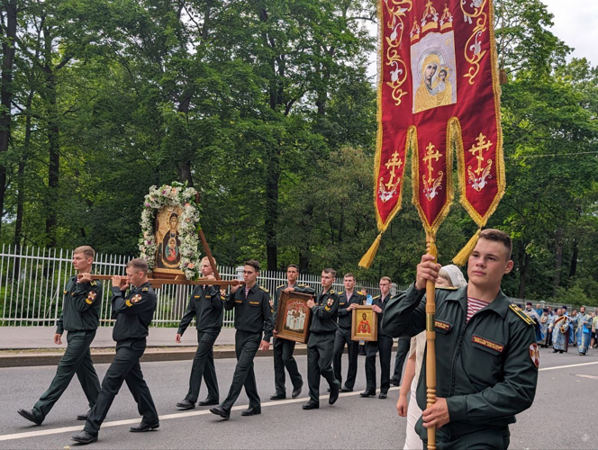 КУРСАНТЫ САНКТ-ПЕТЕРБУРГСКОГО ВОЕННОГО ИНСТИТУТА ПРИНЯЛИ УЧАСТИЕ В ЦАРСКОСЕЛЬСКОМ КРЕСТНОМ ХОДЕ