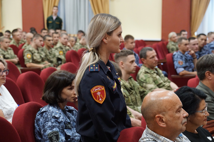 НА СЦЕНЕ КЛУБА ВОЕННОЙ АКАДЕМИИ НАРОДНЫЙ АРТИСТ РОССИИ КАРЭН БАДАЛОВ!
